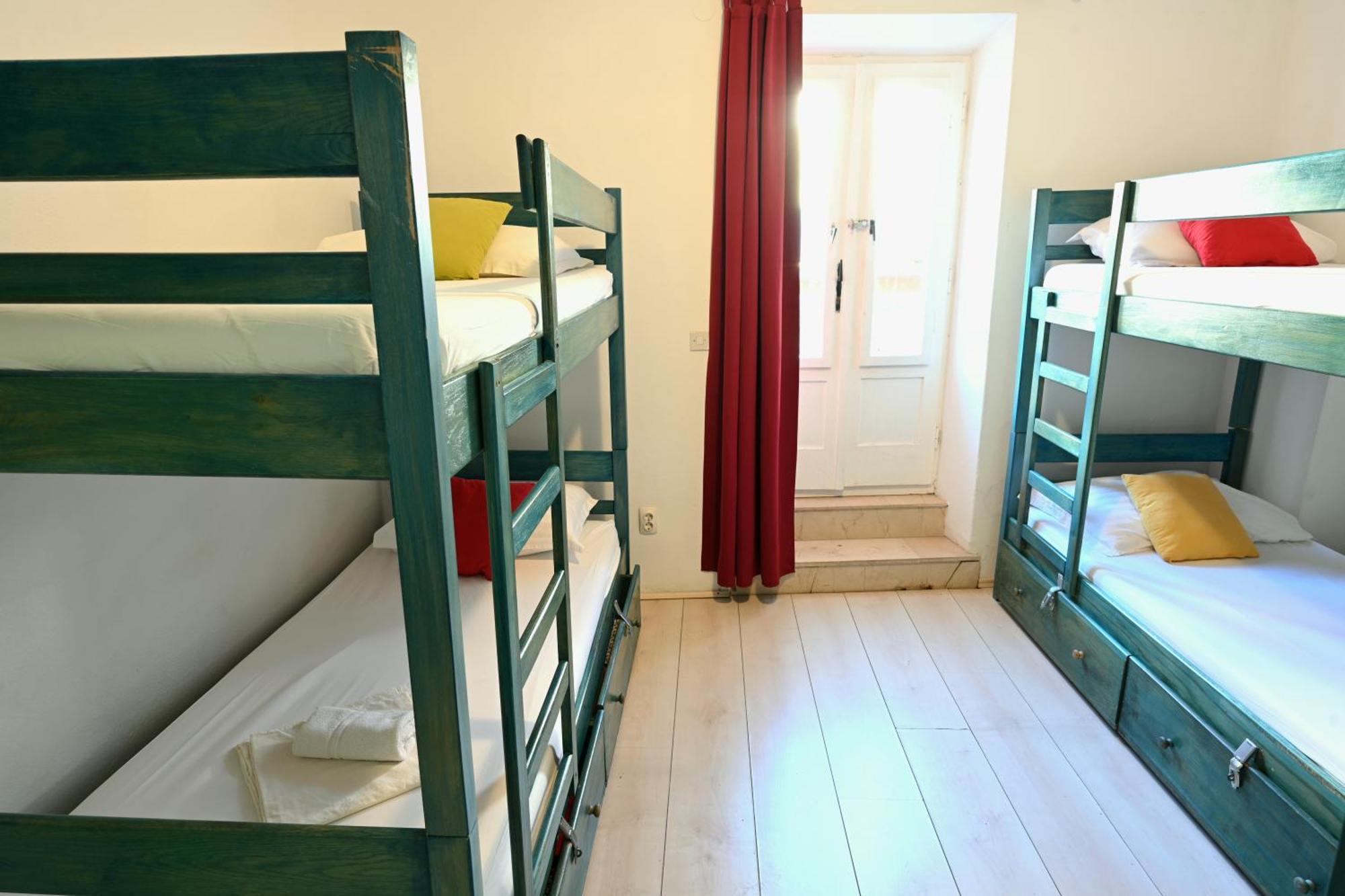 Hostel White Rabbit *