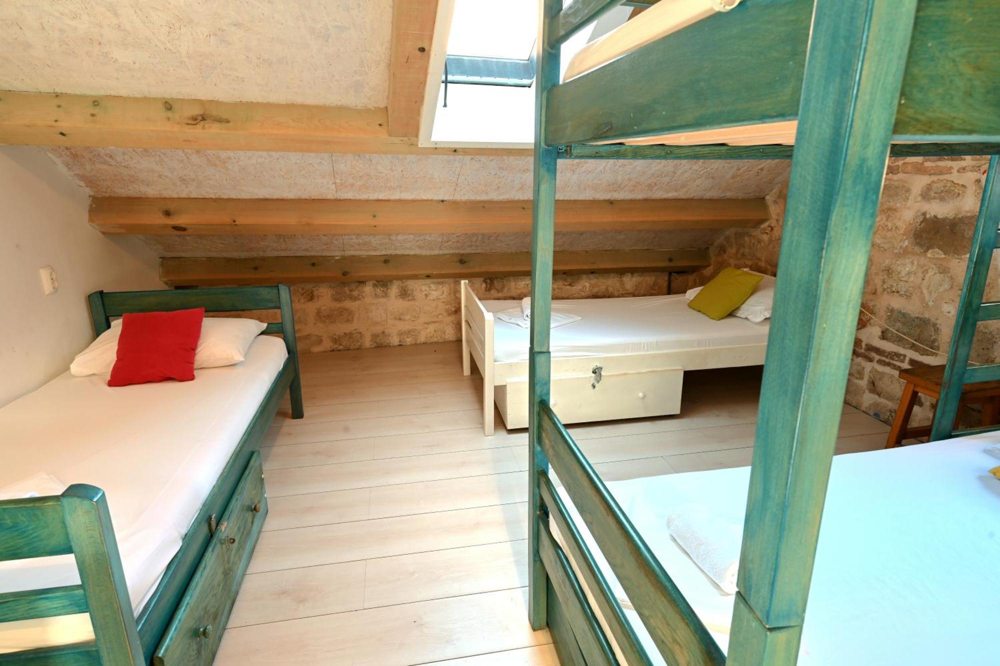 Hostel White Rabbit Hvar Town